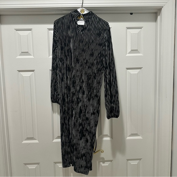 Zara Black and White Striped Midi Dress - Picture 4 of 4